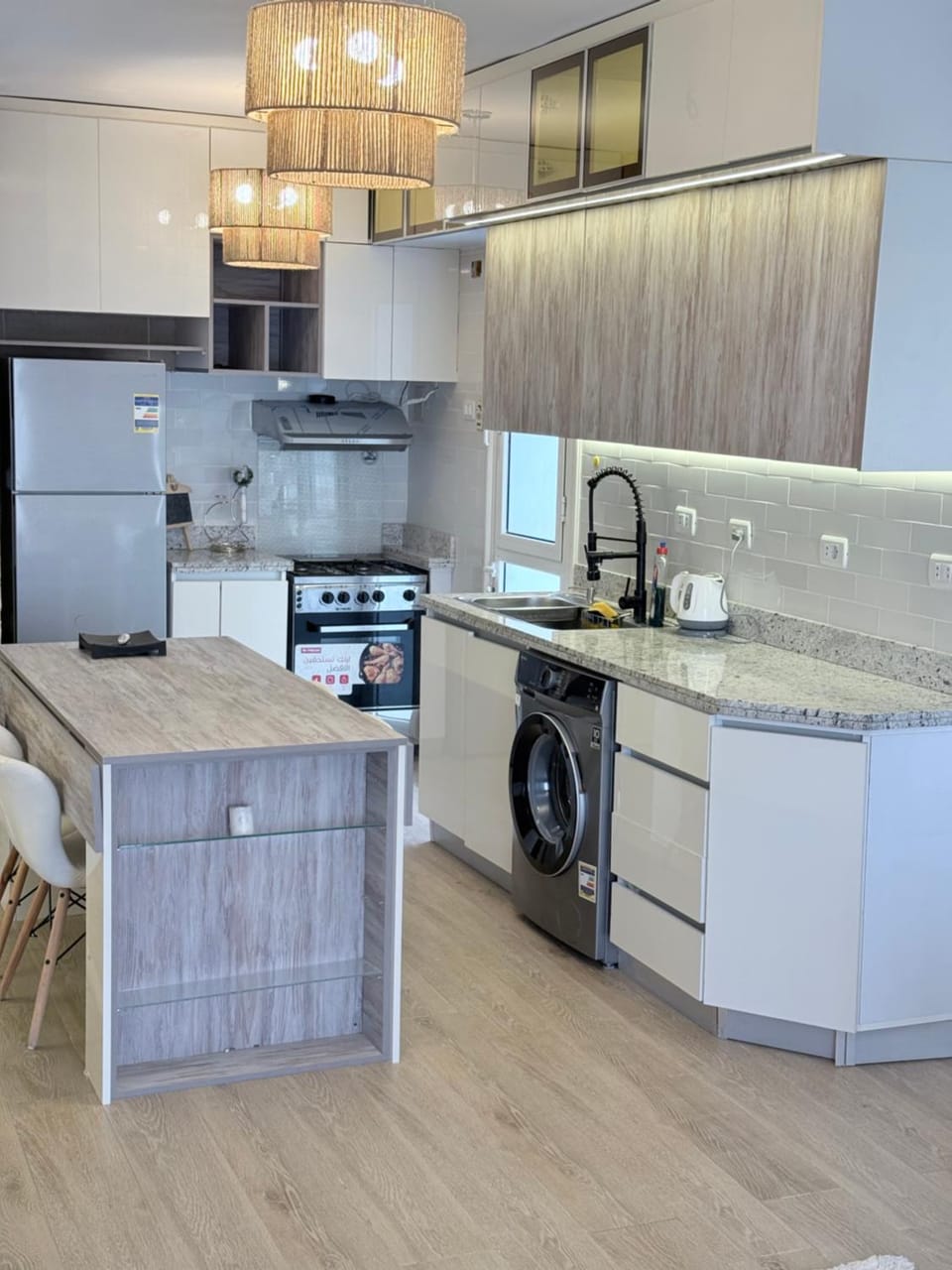 Kitchen or kitchenette, Dining area, oven, stove