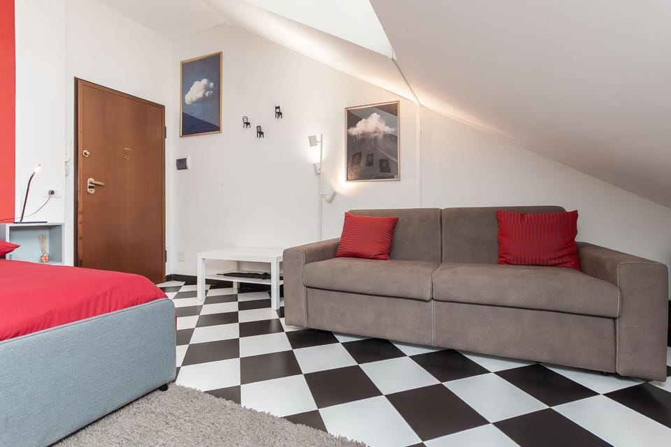 Bed, TV and multimedia, Living room, Photo of the whole room