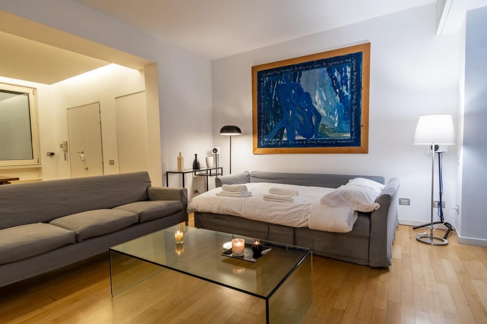 Bed, Living room, Seating area, towels