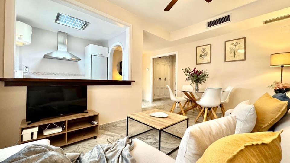 TV and multimedia, Living room, Seating area, air conditioner