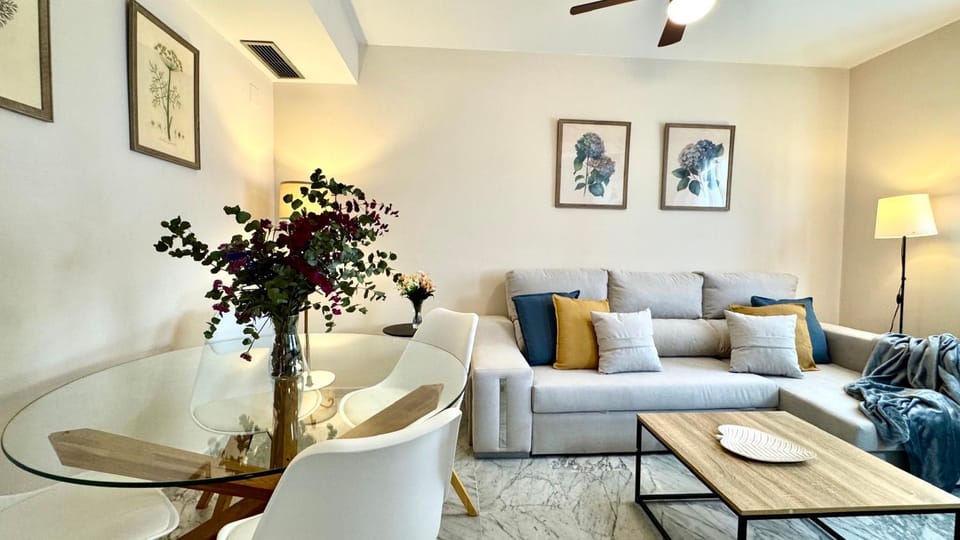 Living room, Seating area, Dining area