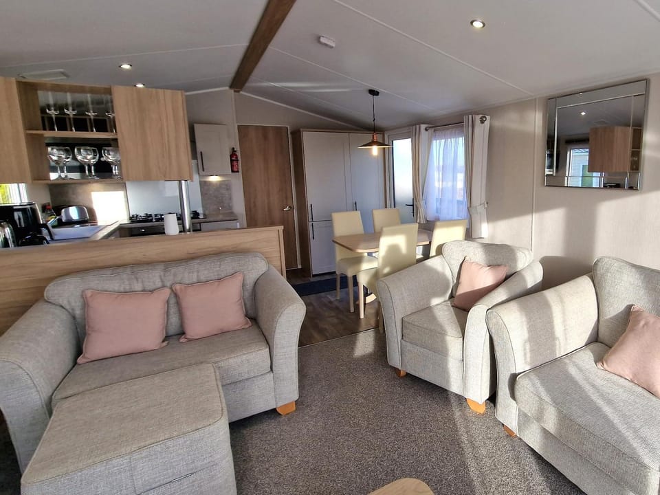 Kitchen or kitchenette, Living room, Dining area