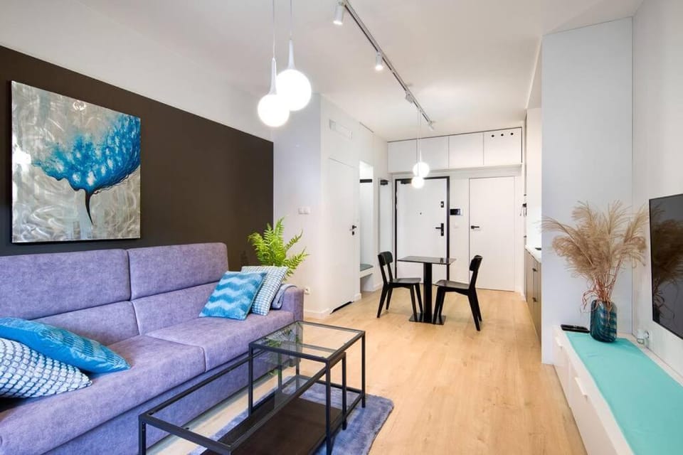 Modern apt next to train station Apartment in Krakow