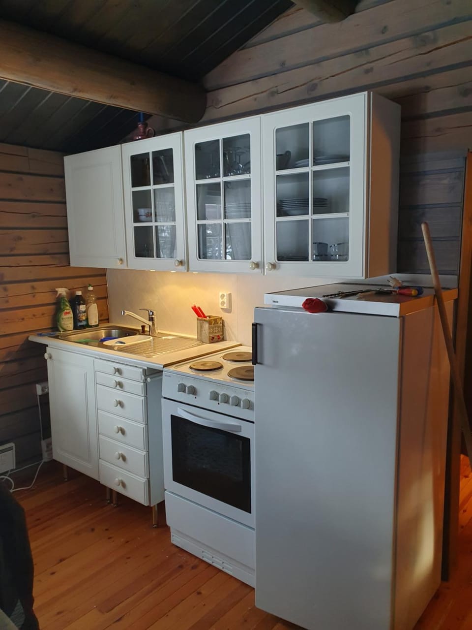 Kitchen or kitchenette, oven, stove