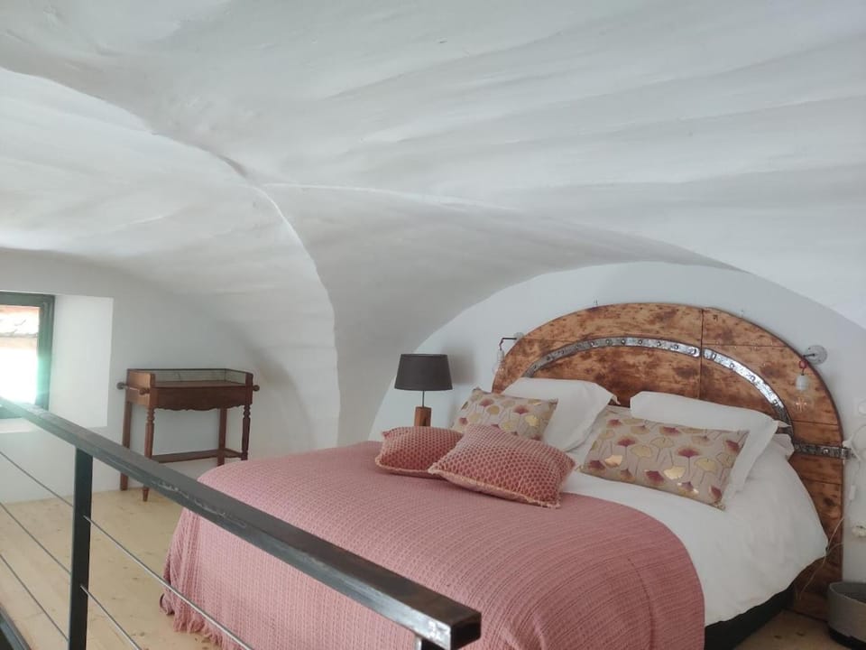 Charme et authenticité dans une ferme. House in Lourmarin