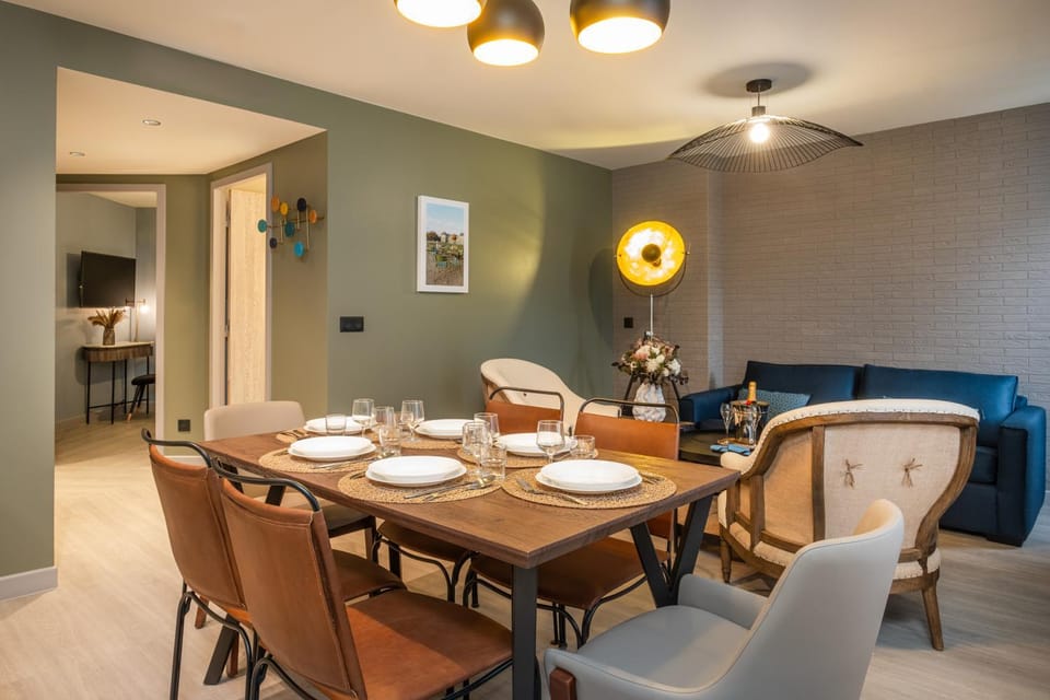 Living room, Dining area