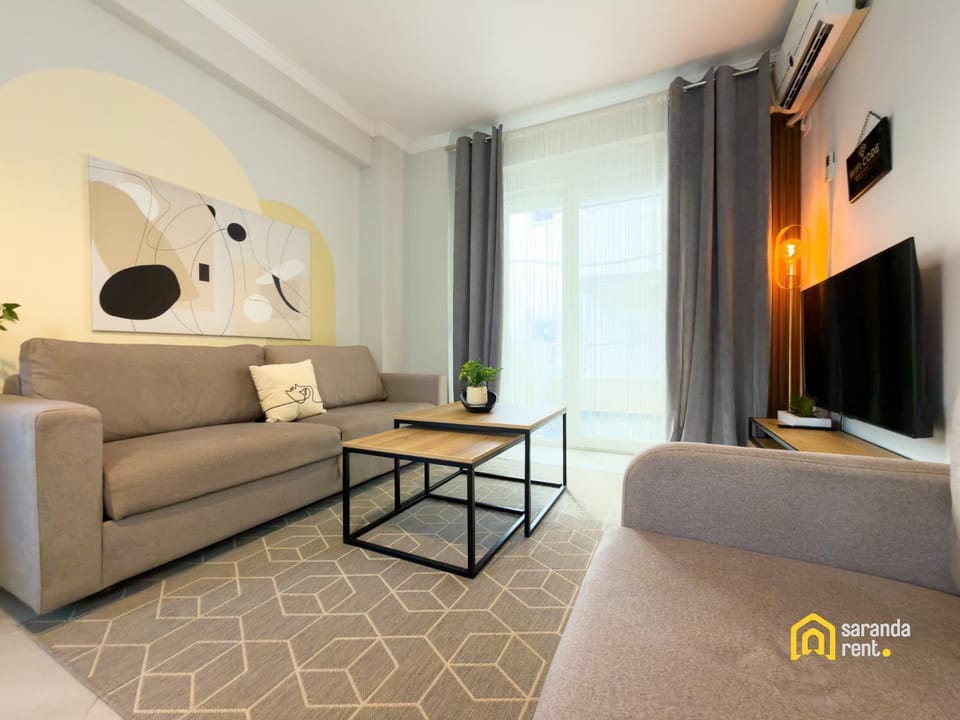 TV and multimedia, Living room, Seating area, Evening entertainment