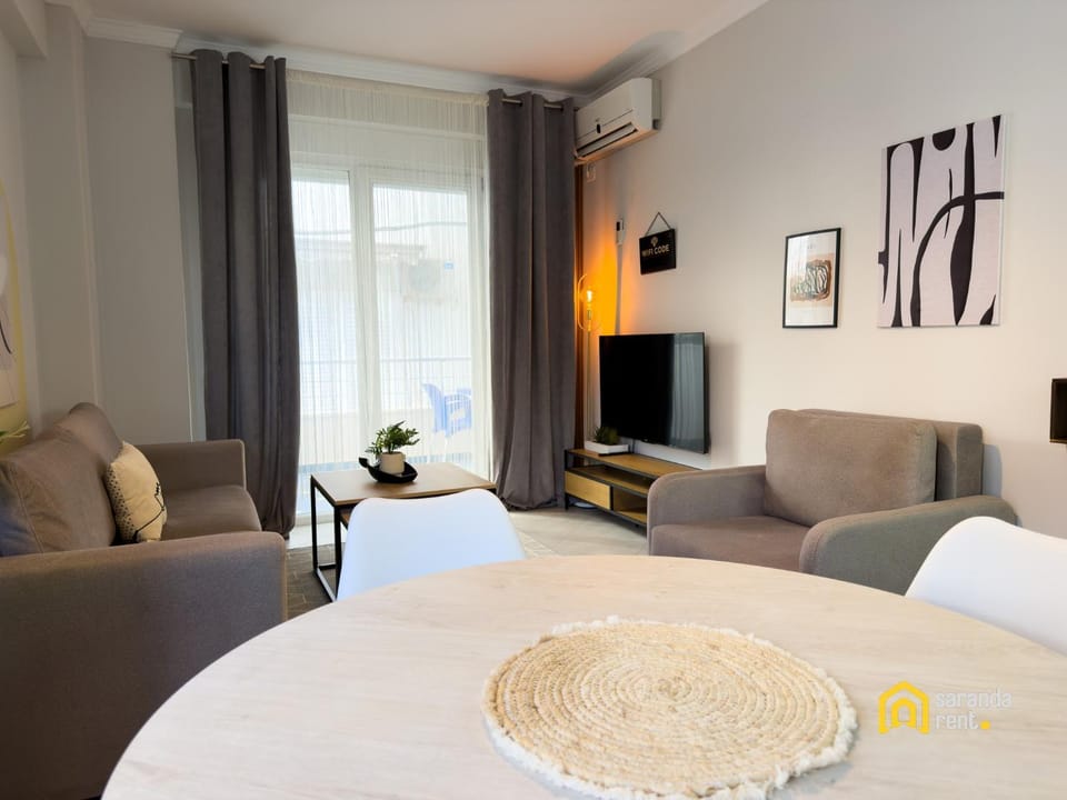 Communal lounge/ TV room, Living room, Seating area