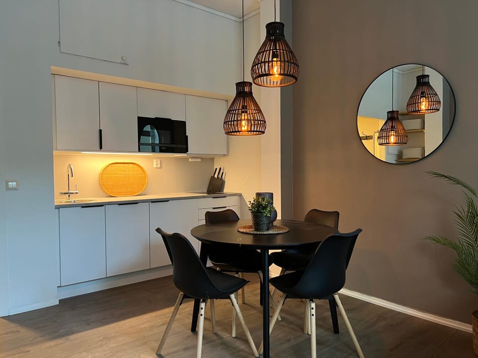Kitchen or kitchenette, Dining area
