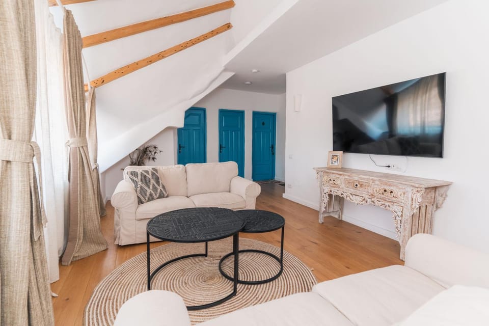 Communal lounge/ TV room, TV and multimedia