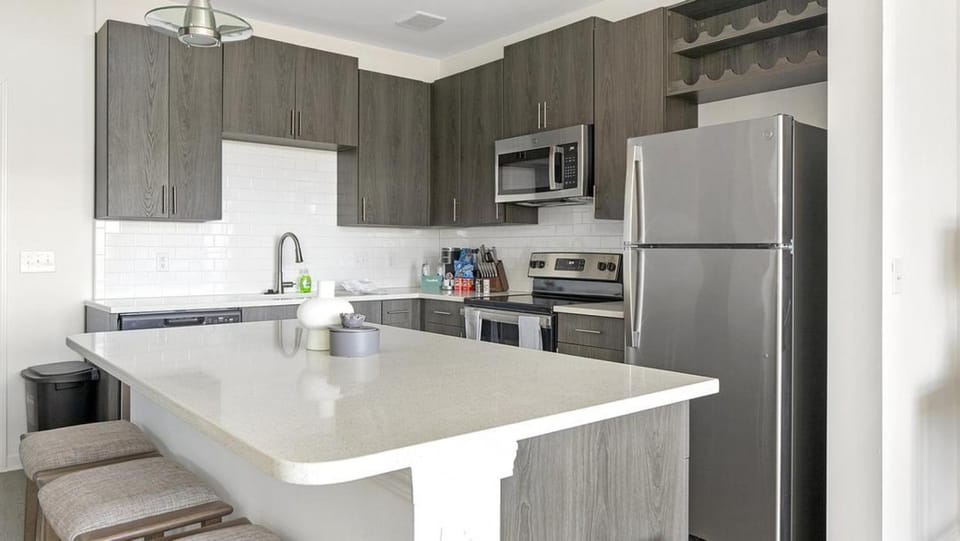Landing Modern Apartment with Amazing Amenities (ID1210X099) Apartment in Madison