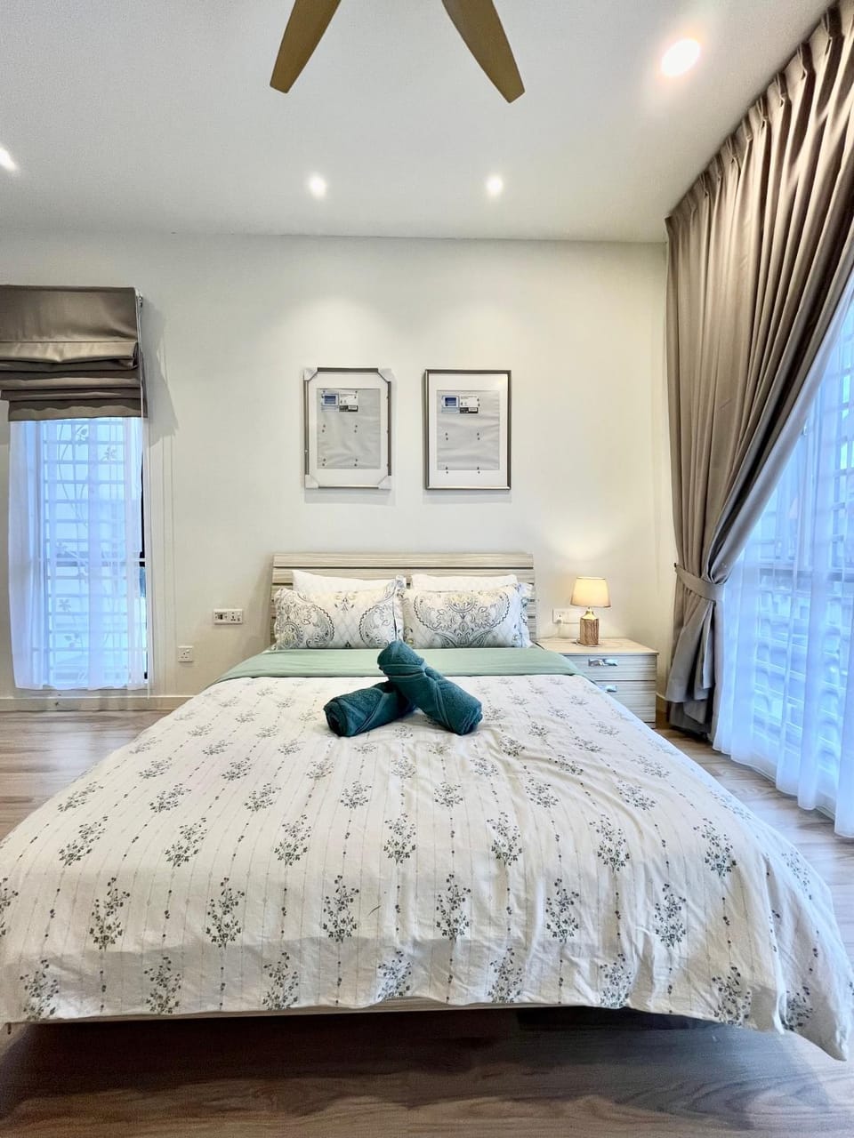 Bed, Bedroom, fireplace, towels, air conditioner