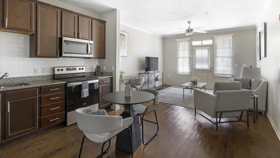 Landing Modern Apartment with Amazing Amenities (ID1372X423) Apartment in Huntsville