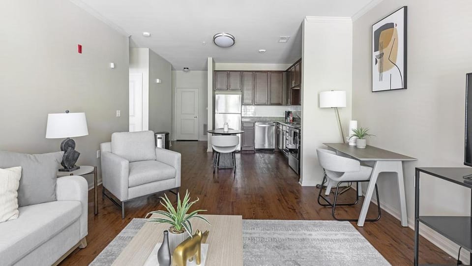 Landing Modern Apartment with Amazing Amenities (ID1372X423) Apartment in Huntsville