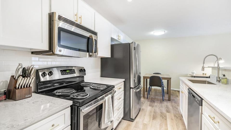 Landing Modern Apartment with Amazing Amenities (ID7589X10) Apartment in Colorado Springs
