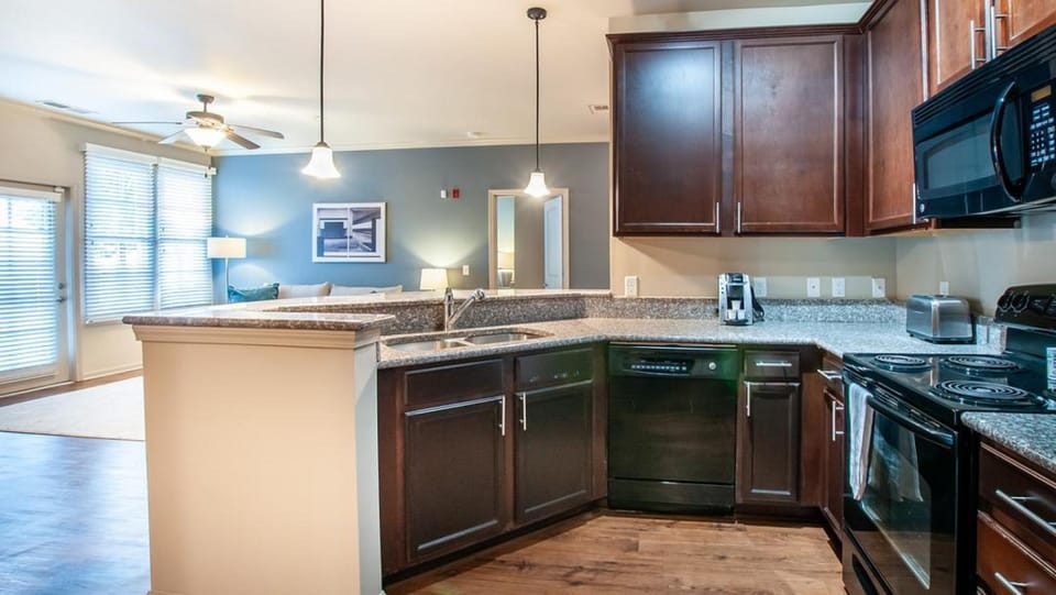 Landing Modern Apartment with Amazing Amenities (ID4235X11) Apartment in Huntsville
