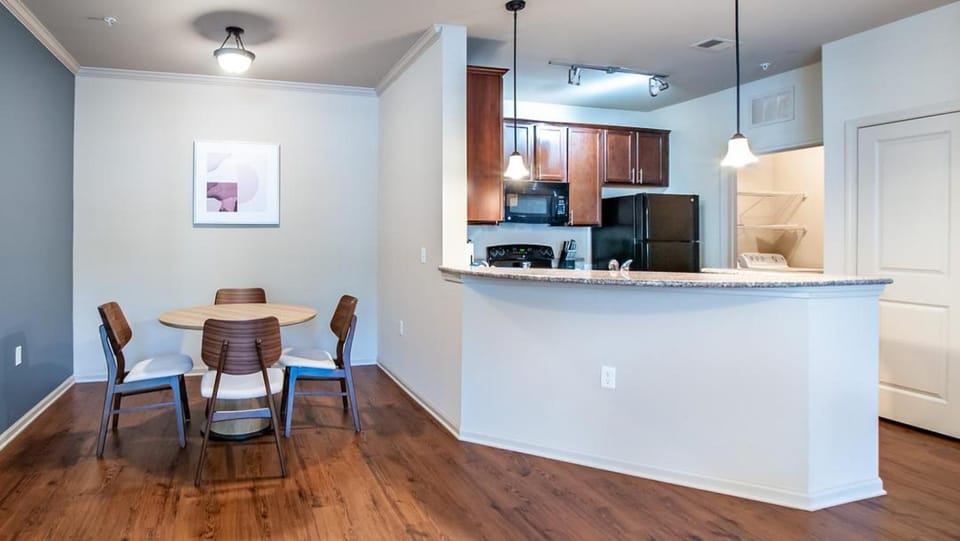Landing Modern Apartment with Amazing Amenities (ID4235X11) Apartment in Huntsville