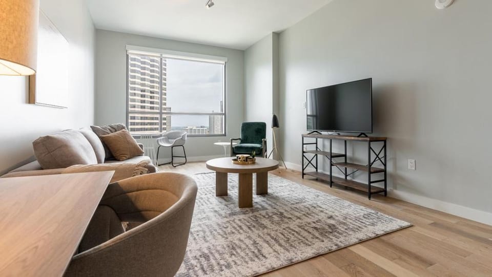 Landing Modern Apartment with Amazing Amenities (ID7179X10) Apartment in Warehouse District