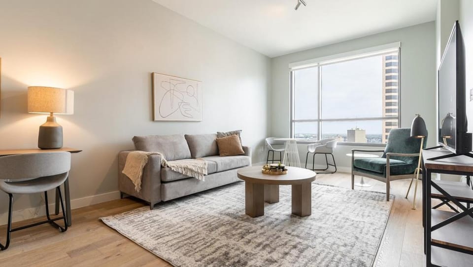 Landing Modern Apartment with Amazing Amenities (ID7179X10) Apartment in Warehouse District