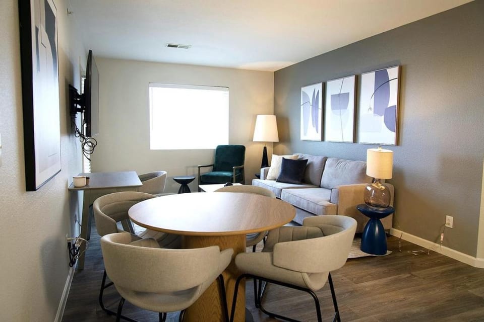 Landing Modern Apartment with Amazing Amenities (ID3804X99) Apartment in Colorado Springs