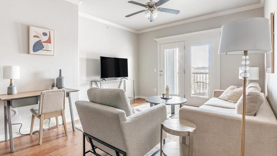 Landing Modern Apartment with Amazing Amenities (ID7008X25) Apartment in Rogers