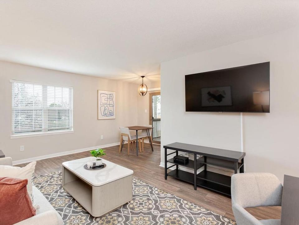 Landing Modern Apartment with Amazing Amenities (ID2754X85) Apartment in Madison
