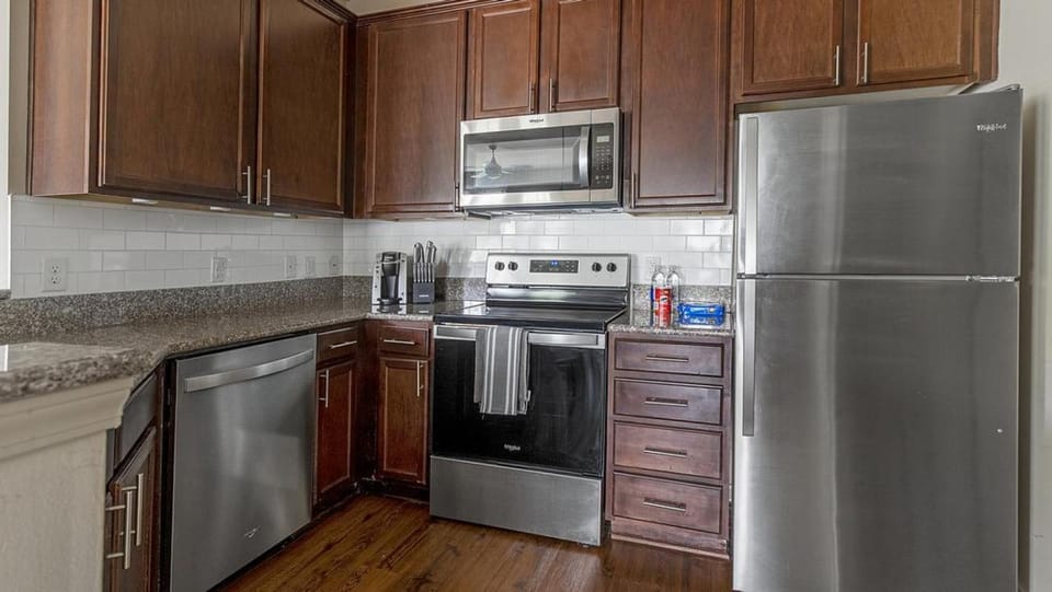 Landing Modern Apartment with Amazing Amenities (ID4361X09) Apartment in Huntsville