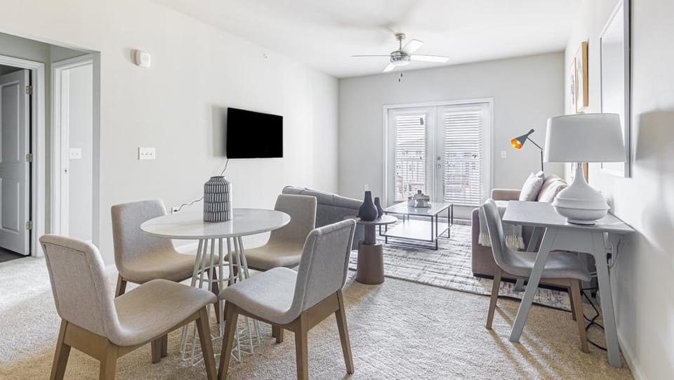 Landing Modern Apartment with Amazing Amenities (ID1237X367) Apartment in Greenville