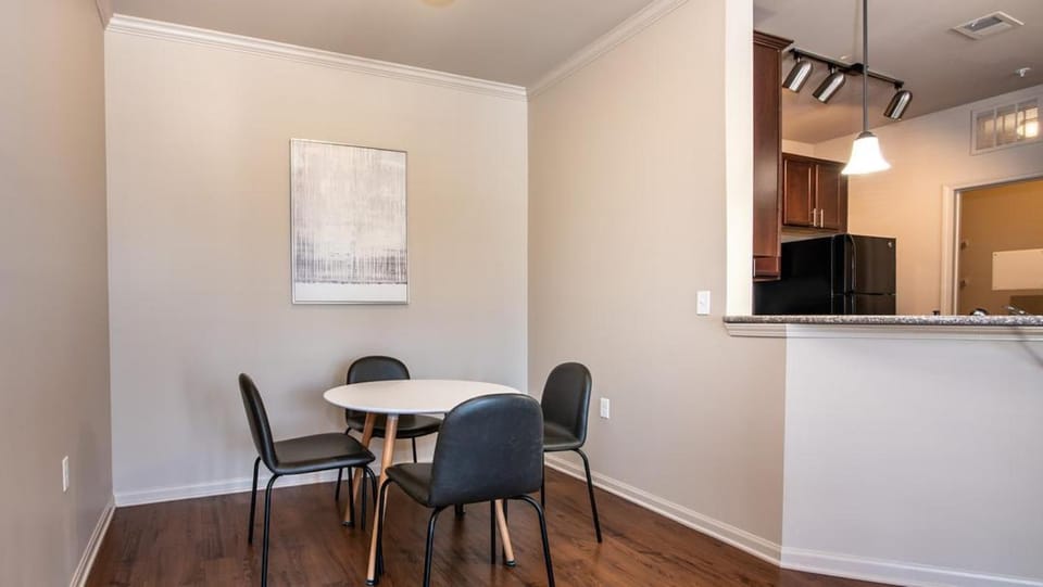 Landing Modern Apartment with Amazing Amenities (ID3883X08) Apartment in Huntsville