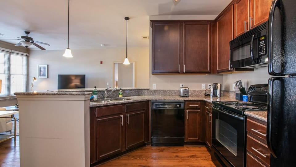 Landing Modern Apartment with Amazing Amenities (ID3883X08) Apartment in Huntsville