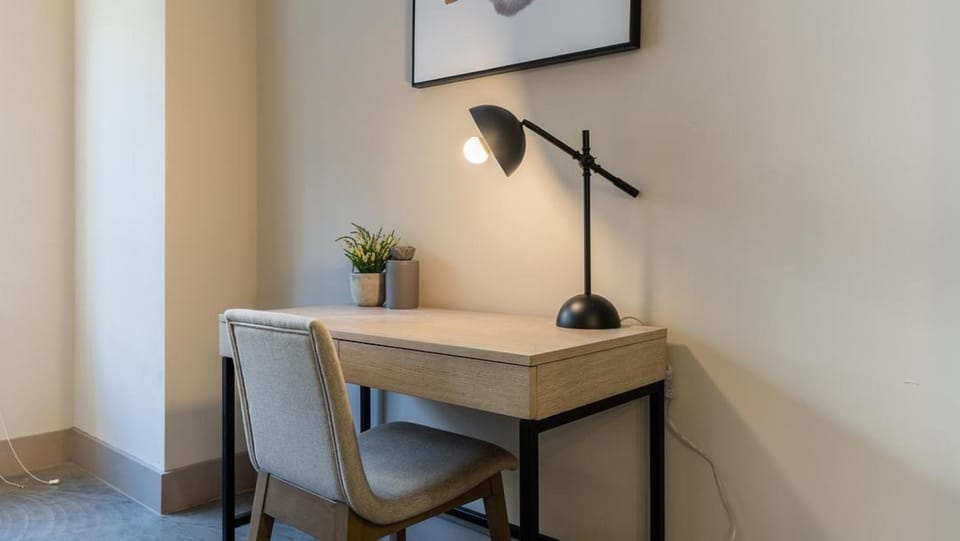 Landing Modern Apartment with Amazing Amenities (ID3866X90) Apartment in Warehouse District