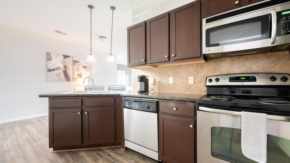 Landing Modern Apartment with Amazing Amenities (ID5223X32) Apartment in Overland Park