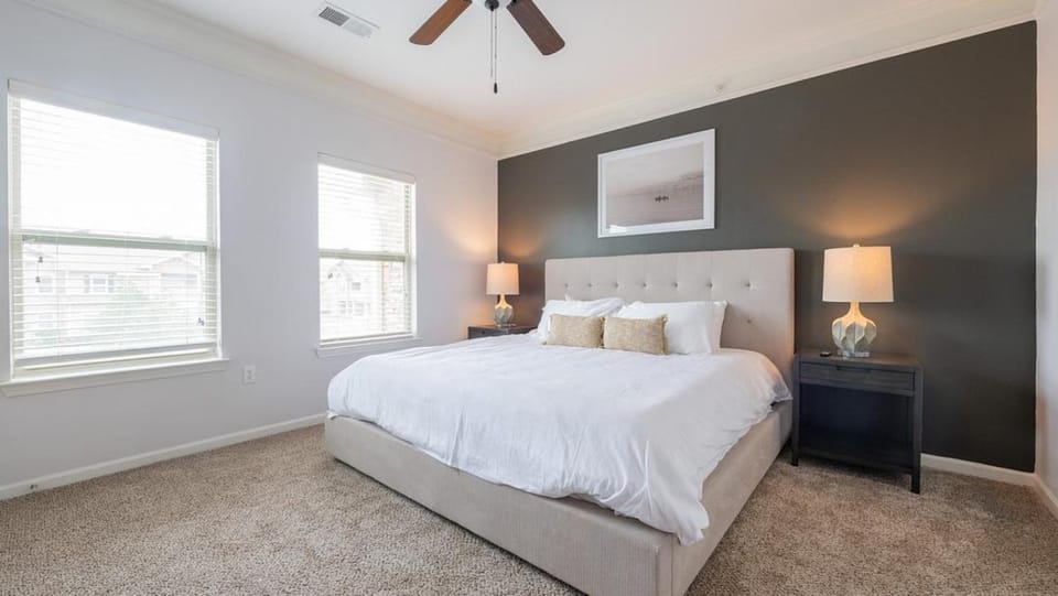 Landing Modern Apartment with Amazing Amenities (ID5223X32) Apartment in Overland Park