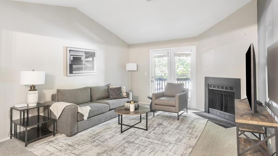 Landing Modern Apartment with Amazing Amenities (ID5743X13) Apartment in Madison