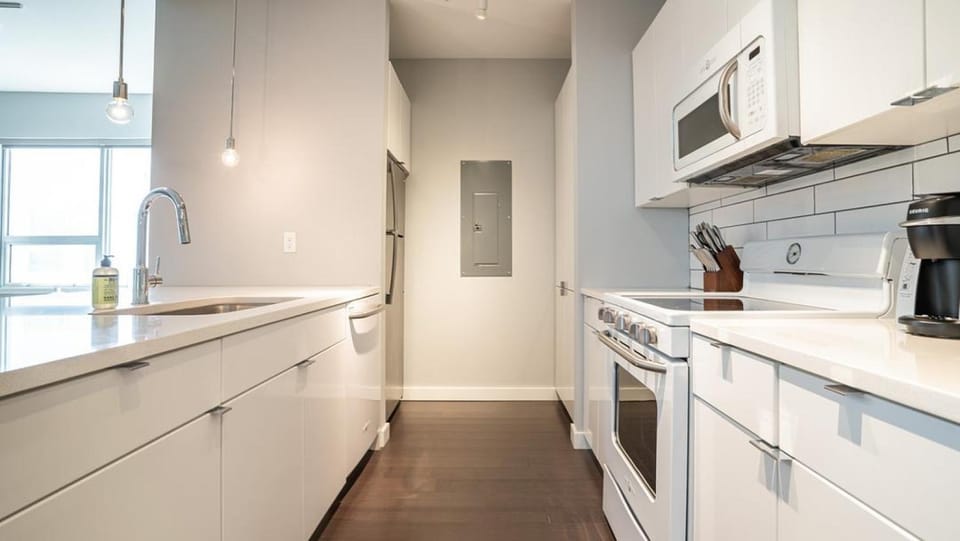 Landing Modern Apartment with Amazing Amenities (ID6393X24) Apartment in Warehouse District