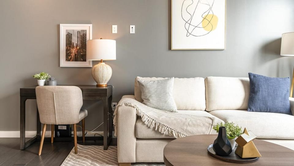 Landing Modern Apartment with Amazing Amenities (ID6393X24) Apartment in Warehouse District