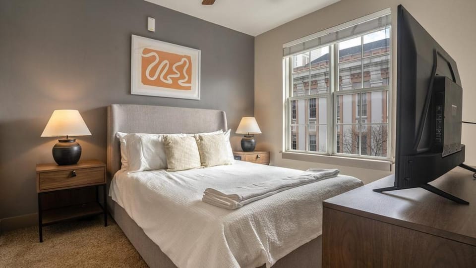 Landing Modern Apartment with Amazing Amenities (ID8909X00) Apartment in Warehouse District