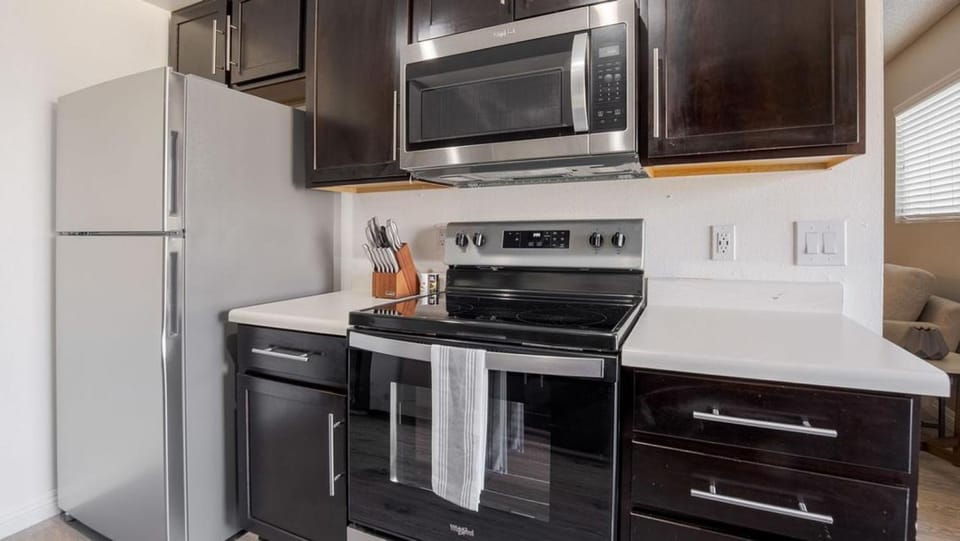 Landing Modern Apartment with Amazing Amenities (ID9687X63) Apartment in Palm Springs