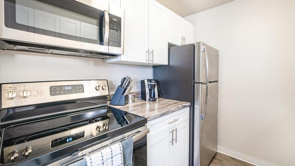 Landing Modern Apartment with Amazing Amenities (ID7160X43) Apartment in Colorado Springs