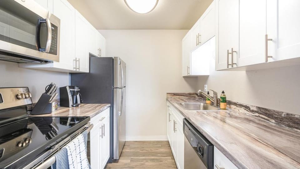 Landing Modern Apartment with Amazing Amenities (ID7160X43) Apartment in Colorado Springs