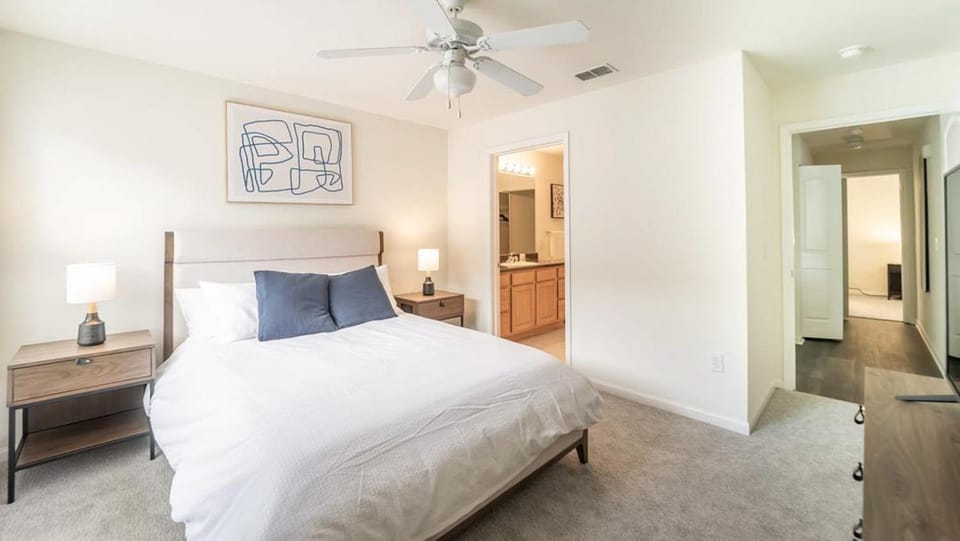 Landing Modern Apartment with Amazing Amenities (ID7751X04) Apartment in Greenville