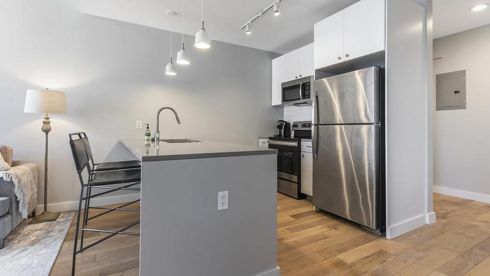 Landing Modern Apartment with Amazing Amenities (ID5042X45) Apartment in Warehouse District