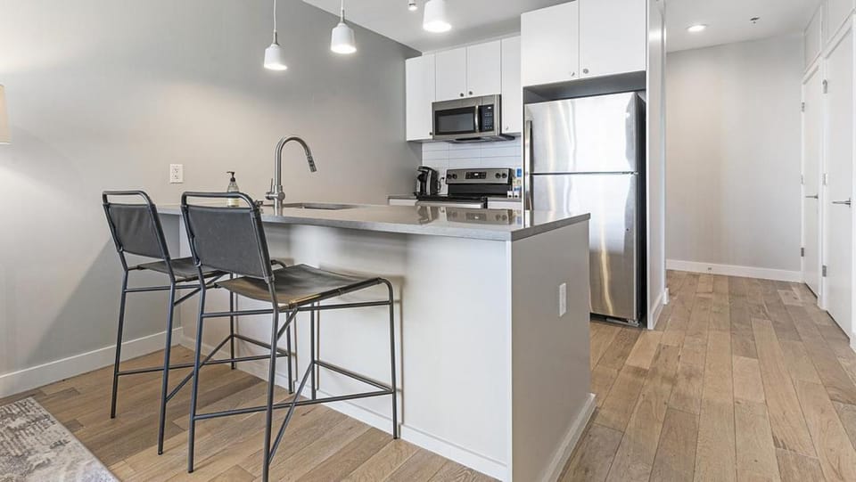 Landing Modern Apartment with Amazing Amenities (ID5042X45) Apartment in Warehouse District