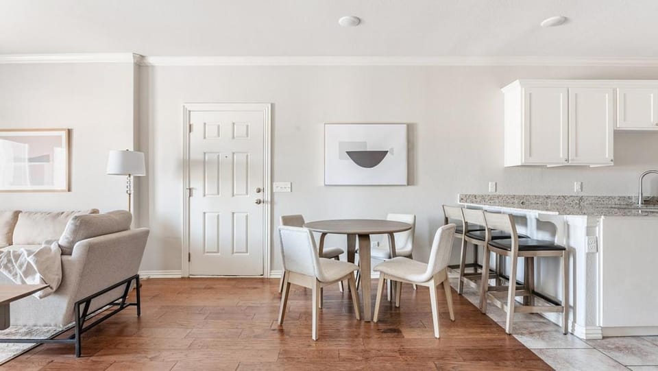 Landing Modern Apartment with Amazing Amenities (ID8418X24) Apartment in Rogers
