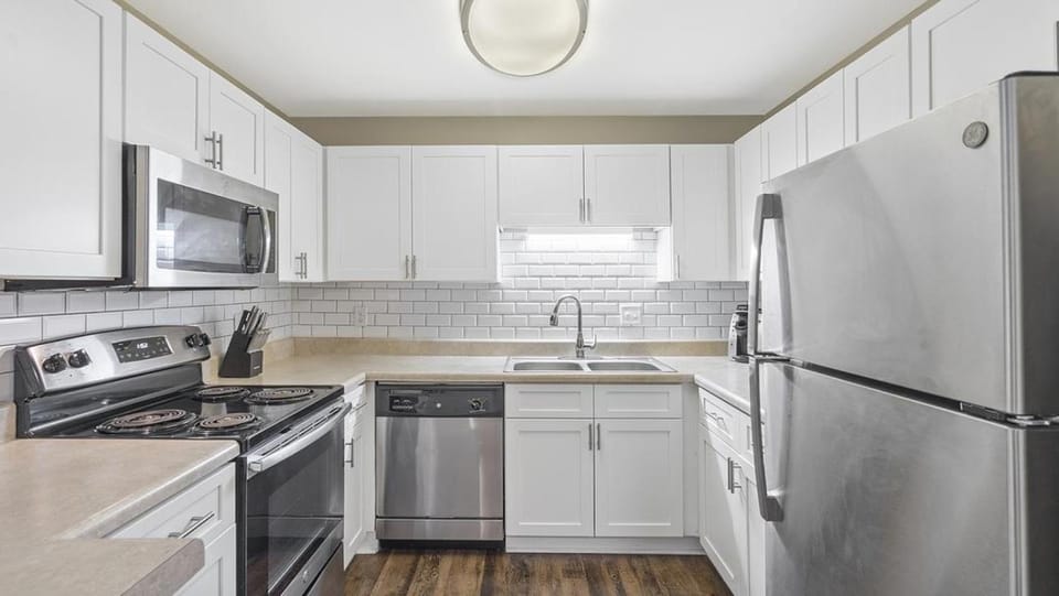 Landing Modern Apartment with Amazing Amenities (ID3739X5) Apartment in Mobile