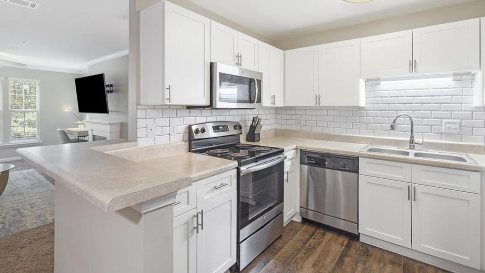 Landing Modern Apartment with Amazing Amenities (ID3739X5) Apartment in Mobile