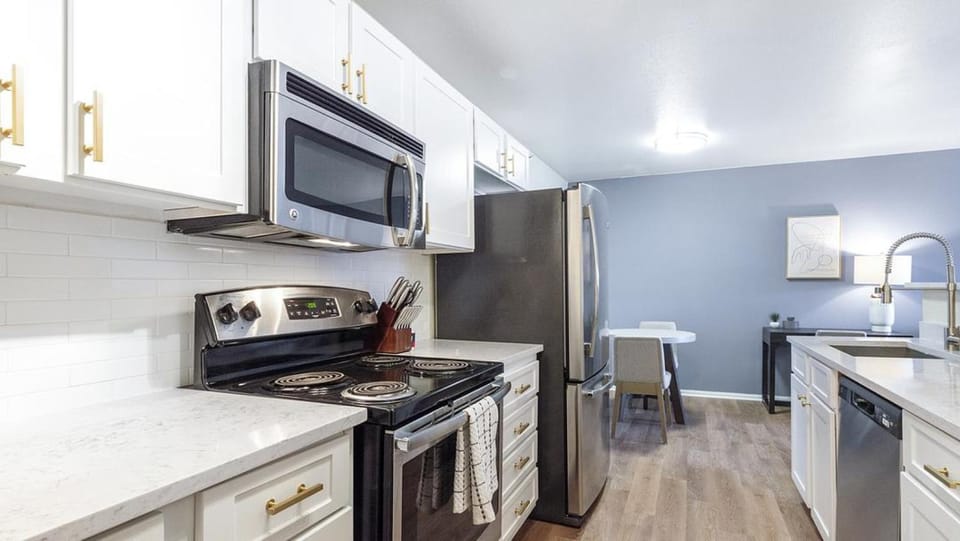 Landing Modern Apartment with Amazing Amenities (ID9129X87) Apartment in Colorado Springs