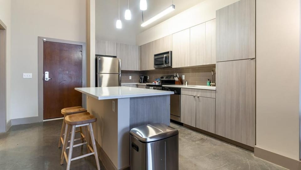 Landing Modern Apartment with Amazing Amenities (ID8678X35) Apartment in Warehouse District