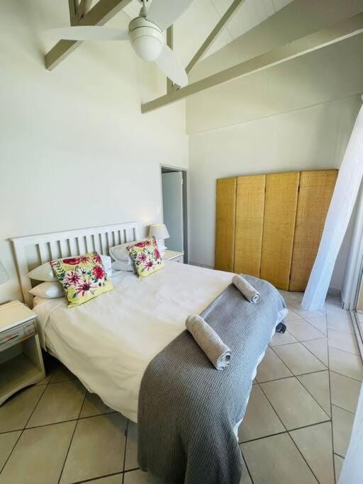 Waterfront Ocean Views Apartment in KwaZulu-Natal