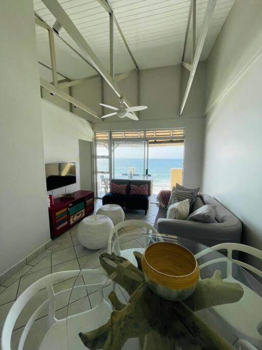 Waterfront Ocean Views Apartment in KwaZulu-Natal
